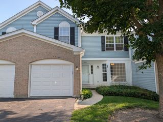 843 E Princeton Circle 843, Island Lake, IL 60042