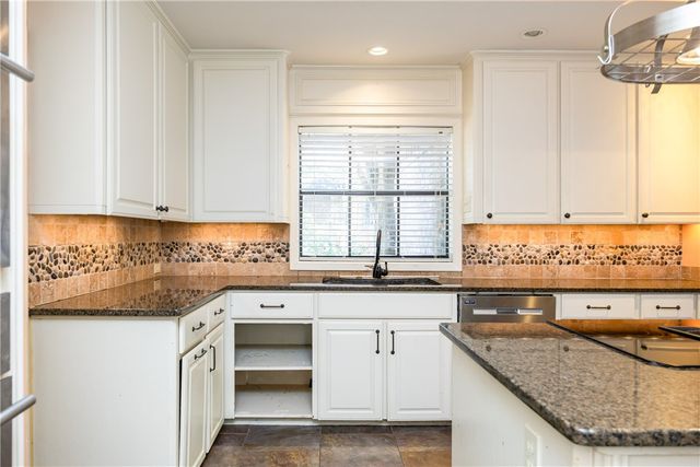 7022 Ashdown Dr, Corpus Christi, TX 78413