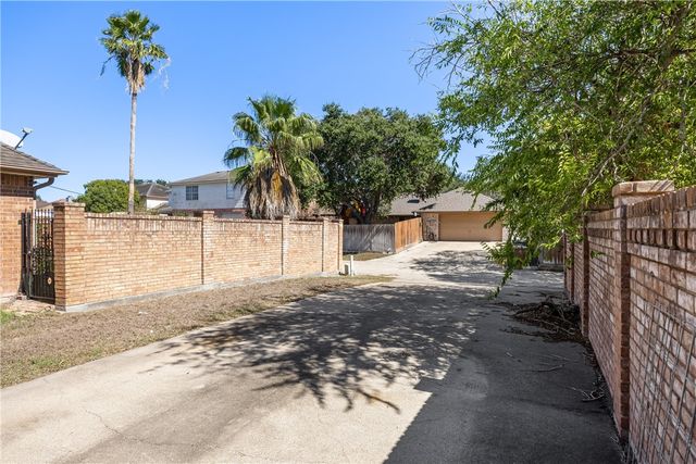 7022 Ashdown Dr, Corpus Christi, TX 78413