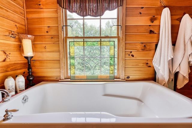 1705 Barberry RD, Floyd, VA 24091