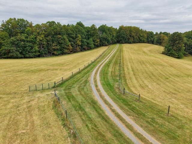 1705 Barberry RD, Floyd, VA 24091