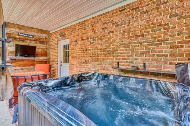 1705 Barberry RD, Floyd, VA 24091