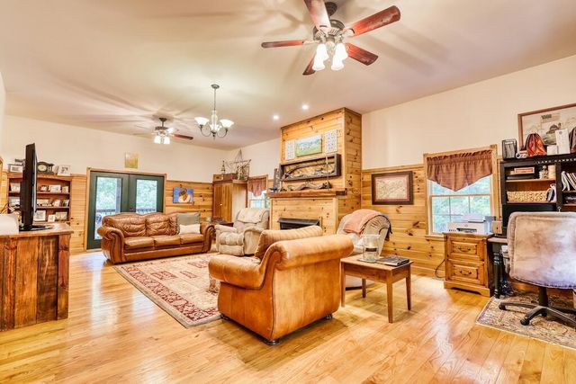 1705 Barberry RD, Floyd, VA 24091