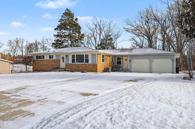 5060 Tahquamenon Trail, Flushing Charter Township, MI 48433