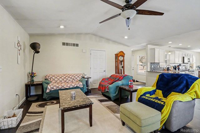 5060 Tahquamenon Trail, Flushing Charter Township, MI 48433