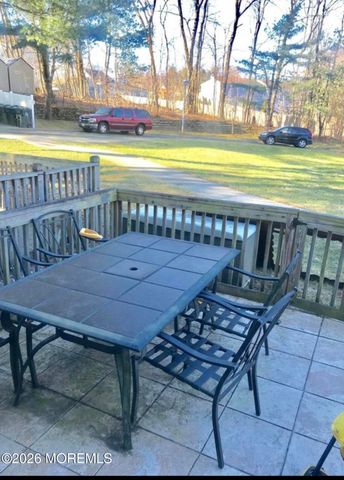 43 Queens Way, Englishtown, NJ 07726