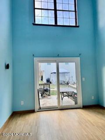 43 Queens Way, Englishtown, NJ 07726