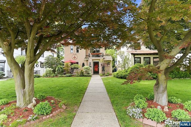 31 Martin Terrace, Hackensack, NJ 07601