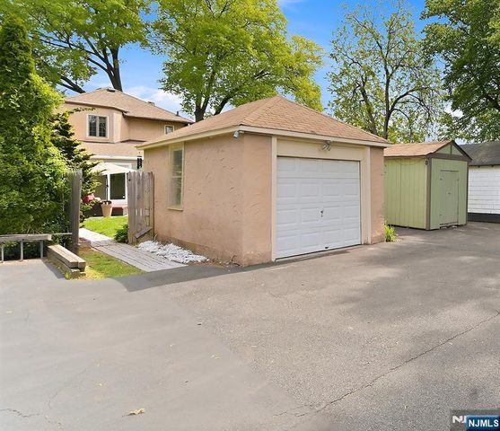 31 Martin Terrace, Hackensack, NJ 07601