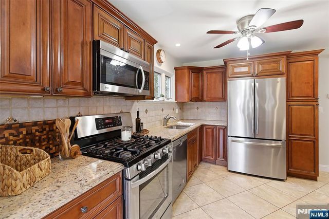 31 Martin Terrace, Hackensack, NJ 07601