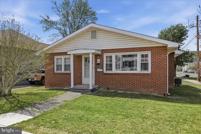 189 N HIGH ST, Romney, WV 26757