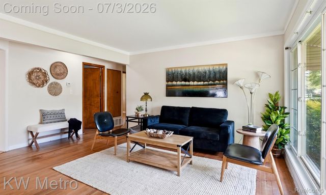 732 Hecht Drive, Madison Heights, MI 48071