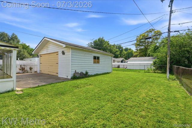 732 Hecht Drive, Madison Heights, MI 48071
