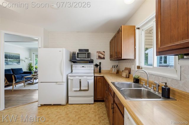 732 Hecht Drive, Madison Heights, MI 48071