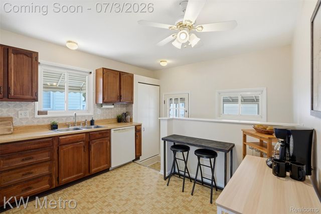 732 Hecht Drive, Madison Heights, MI 48071