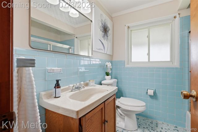 732 Hecht Drive, Madison Heights, MI 48071