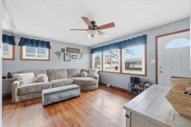 937 N 26TH Street, Council Bluffs, IA 51501