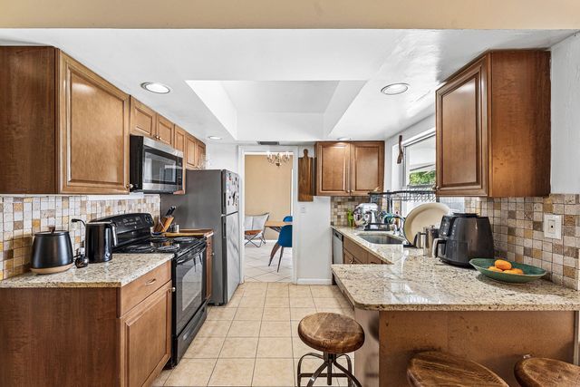 2 Tam O Shanter Lane, Boca Raton, FL 33431