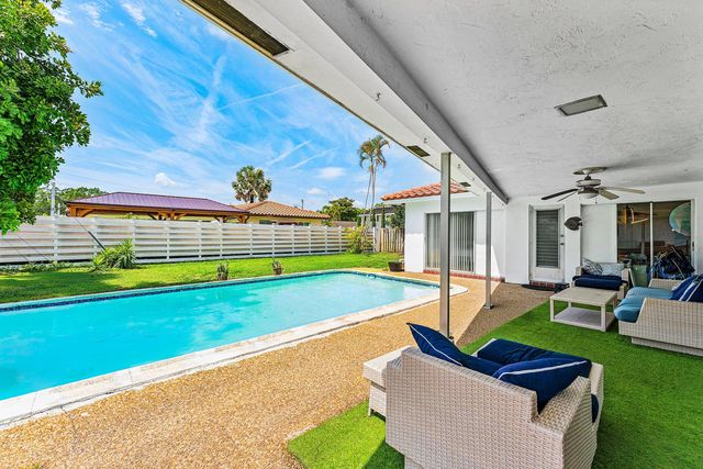 2 Tam O Shanter Lane, Boca Raton, FL 33431
