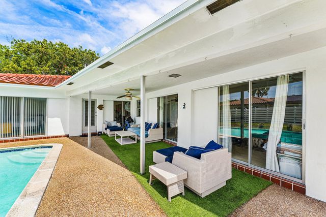 2 Tam O Shanter Lane, Boca Raton, FL 33431