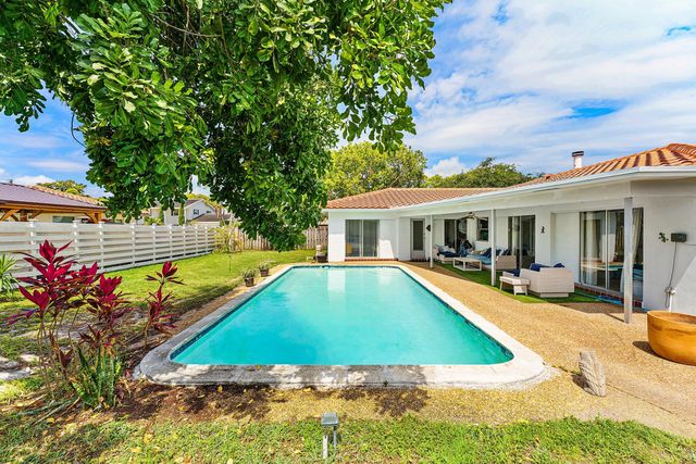 2 Tam O Shanter Lane, Boca Raton, FL 33431