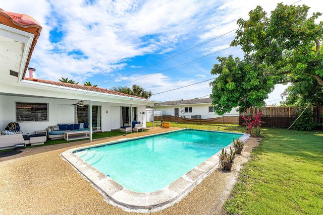 2 Tam O Shanter Lane, Boca Raton, FL 33431