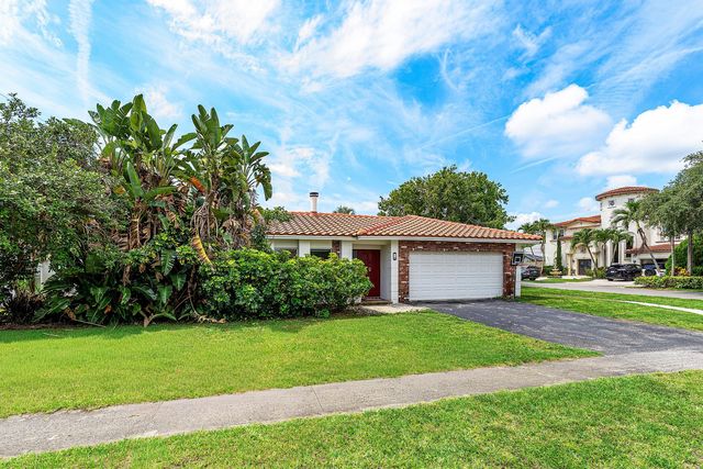 2 Tam O Shanter Lane, Boca Raton, FL 33431