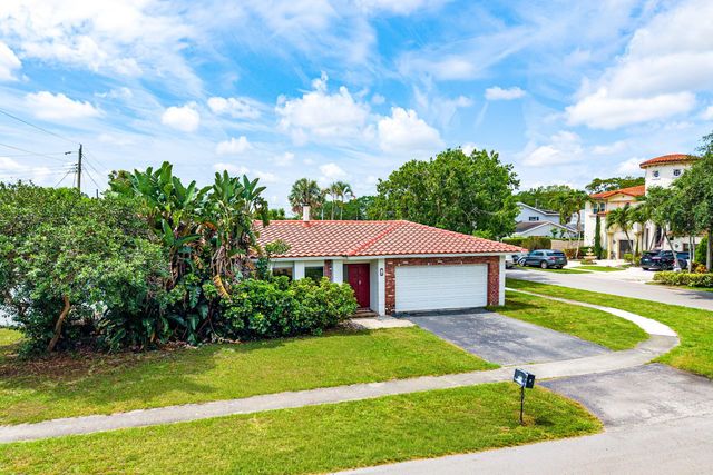 2 Tam O Shanter Lane, Boca Raton, FL 33431