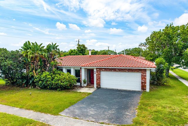 2 Tam O Shanter Lane, Boca Raton, FL 33431