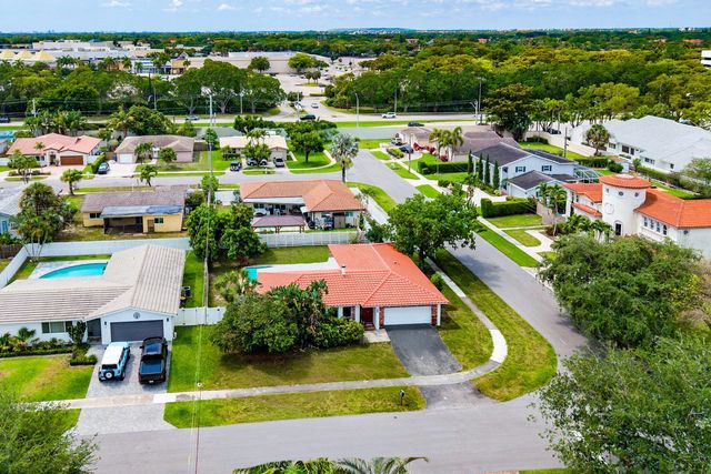 2 Tam O Shanter Lane, Boca Raton, FL 33431
