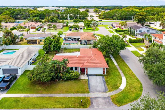 2 Tam O Shanter Lane, Boca Raton, FL 33431