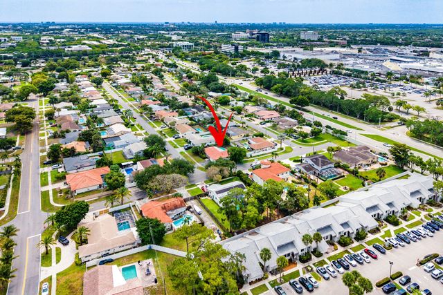 2 Tam O Shanter Lane, Boca Raton, FL 33431