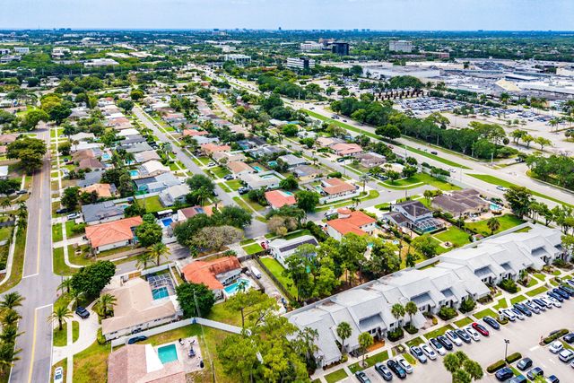 2 Tam O Shanter Lane, Boca Raton, FL 33431