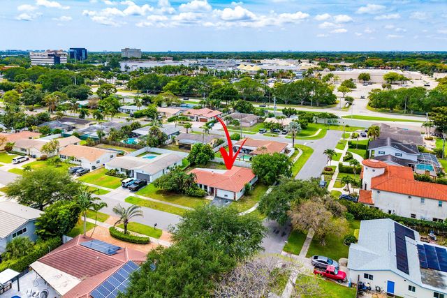 2 Tam O Shanter Lane, Boca Raton, FL 33431