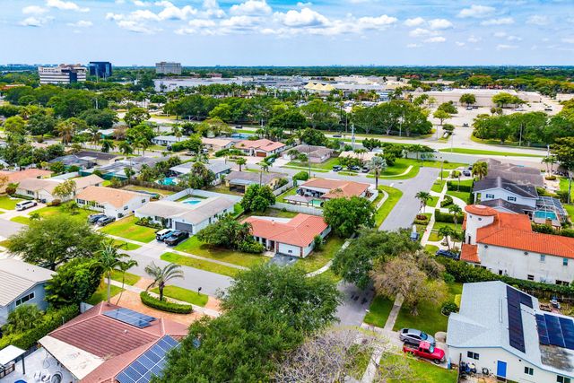 2 Tam O Shanter Lane, Boca Raton, FL 33431