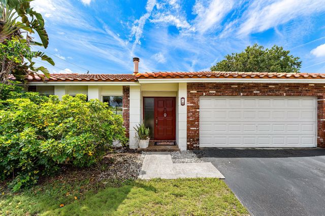 2 Tam O Shanter Lane, Boca Raton, FL 33431