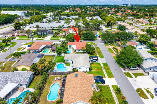 2 Tam O Shanter Lane, Boca Raton, FL 33431
