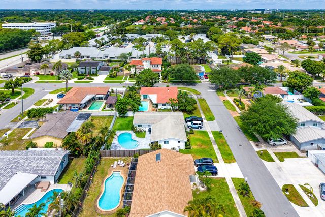 2 Tam O Shanter Lane, Boca Raton, FL 33431