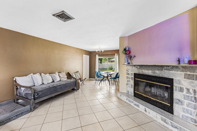 2 Tam O Shanter Lane, Boca Raton, FL 33431