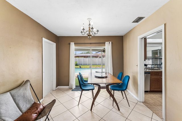 2 Tam O Shanter Lane, Boca Raton, FL 33431