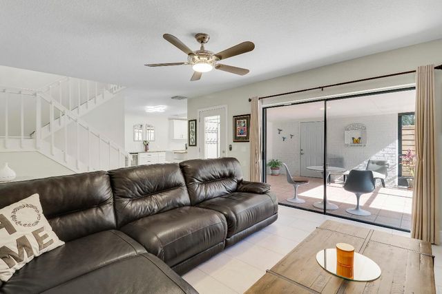 1114 11th Terrace, Palm Beach Gardens, FL 33418