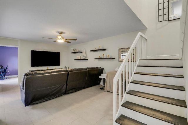 1114 11th Terrace, Palm Beach Gardens, FL 33418