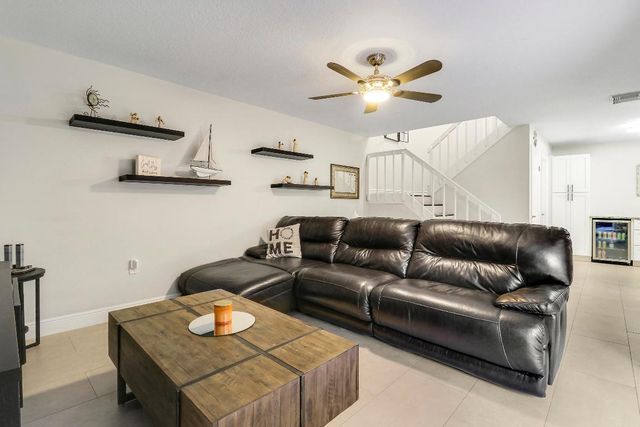 1114 11th Terrace, Palm Beach Gardens, FL 33418