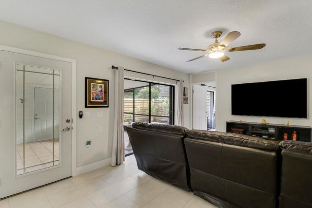 1114 11th Terrace, Palm Beach Gardens, FL 33418