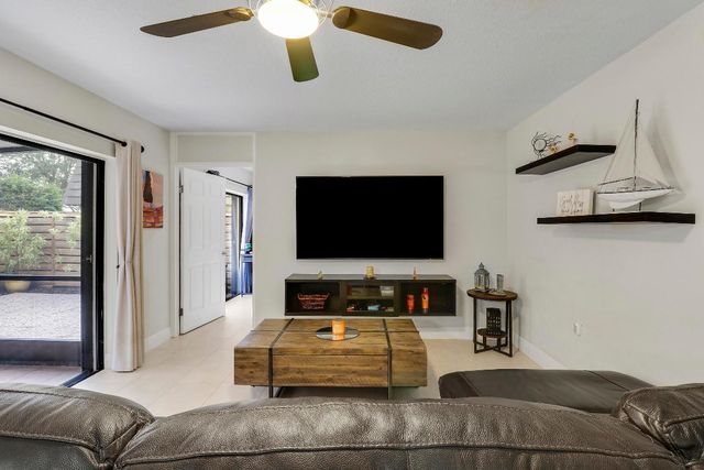 1114 11th Terrace, Palm Beach Gardens, FL 33418