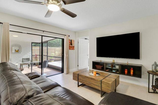 1114 11th Terrace, Palm Beach Gardens, FL 33418