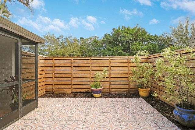 1114 11th Terrace, Palm Beach Gardens, FL 33418