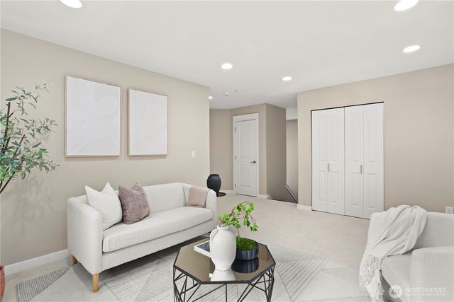 20714 1st Avenue W, Lynnwood, WA 98036