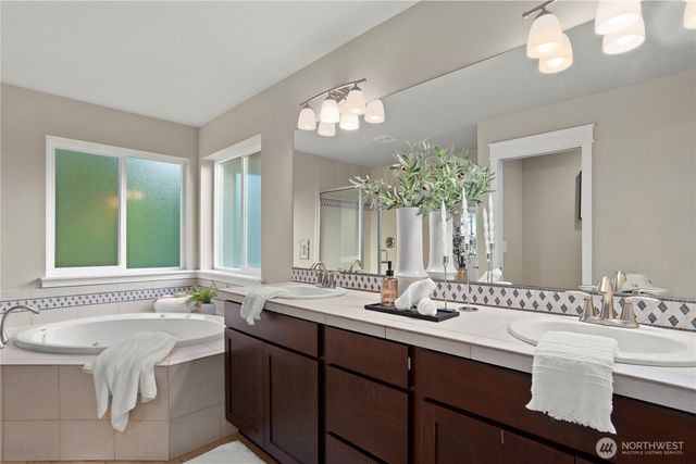 20714 1st Avenue W, Lynnwood, WA 98036