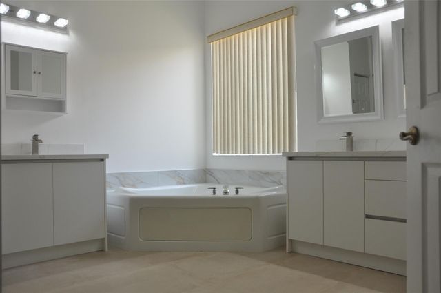 19496 S Whitewater Avenue, Weston, FL 33332
